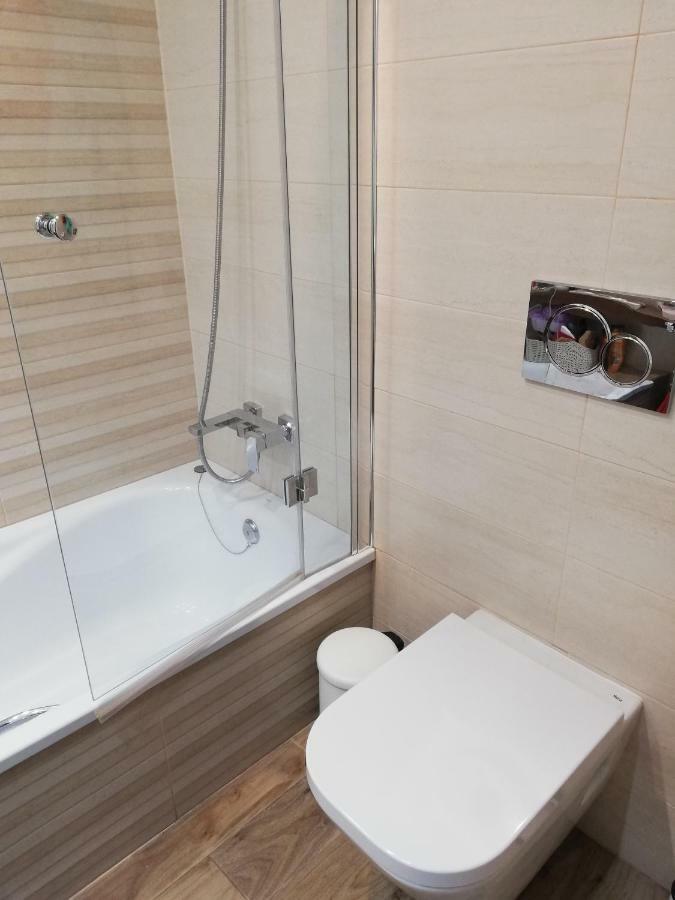 Benalbeach Jr Suite Málaga Exteriör bild